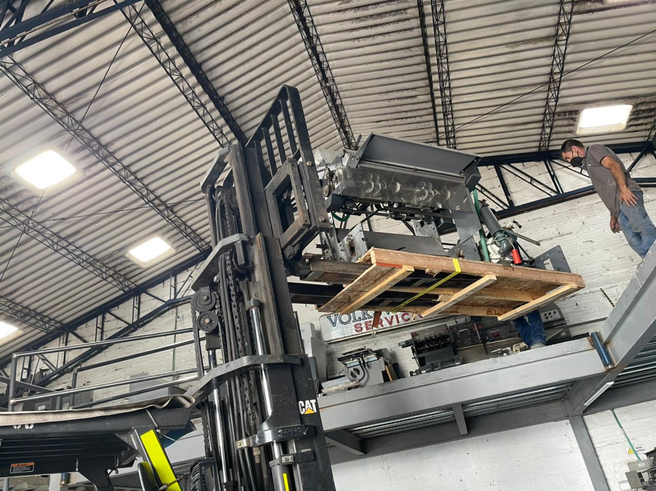 Another machine shipped by the Royo Machinery Team - Stitcher Heidelberg Prosetter SF-454 2000 shipped to Peru